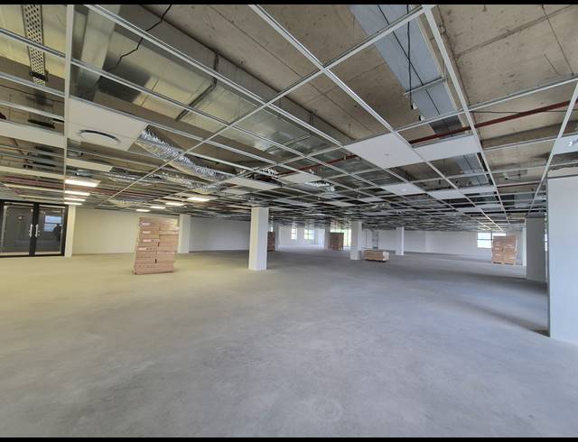 1,387M² OFFICE TO LET IN GLENADRIENNE